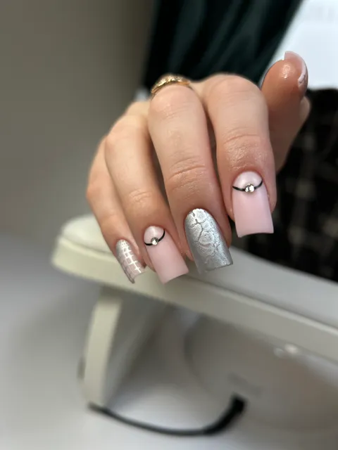 Zdjęcie 3 z 50 w galerii "Lana Nails Studio"