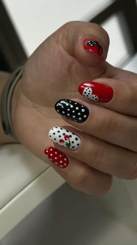 Zdjęcie 6 z 50 w galerii "Lana Nails Studio"