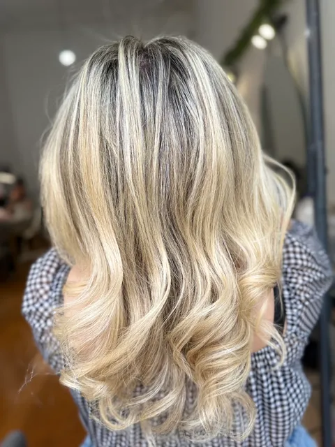 Imagem 7 de 10 na galeria de "Eliete Cabeleireira"