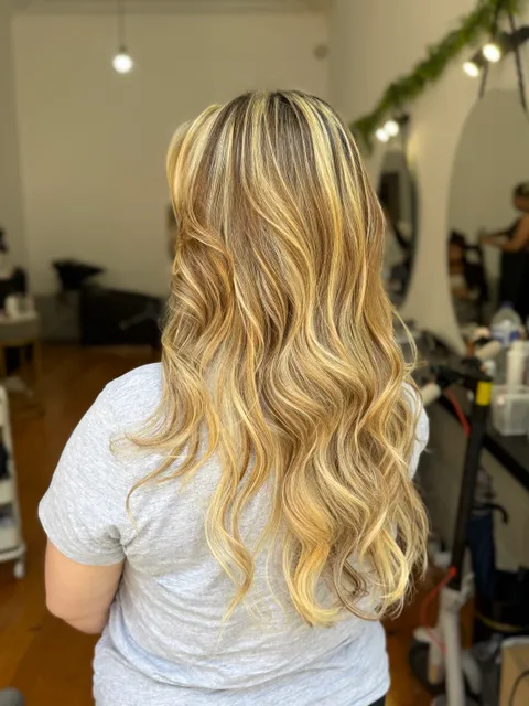 Imagem 8 de 10 na galeria de "Eliete Cabeleireira"