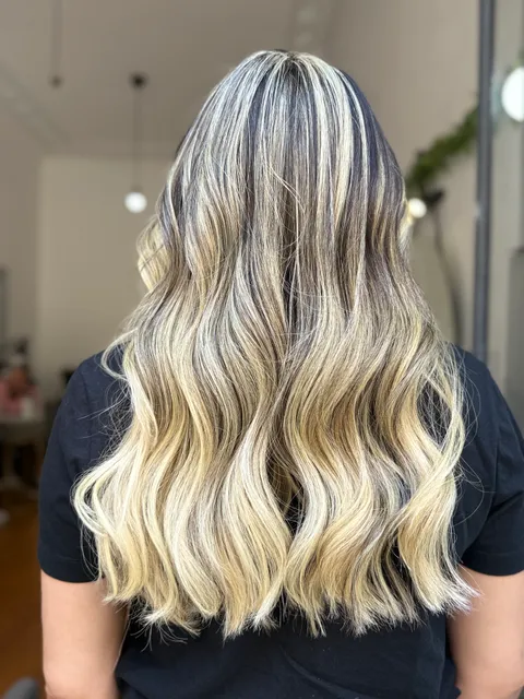 Imagem 6 de 10 na galeria de "Eliete Cabeleireira"