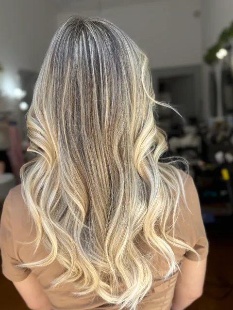 Imagem 9 de 10 na galeria de "Eliete Cabeleireira"