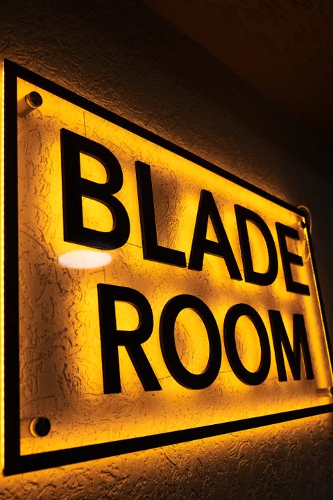 Зображення 1 з 10 у галереї ""Blade room""