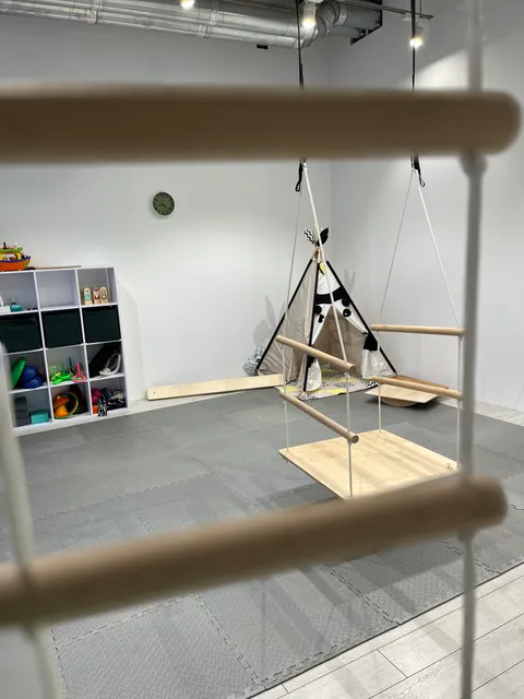 Зображення 2 з 13 у галереї "Chichi School"