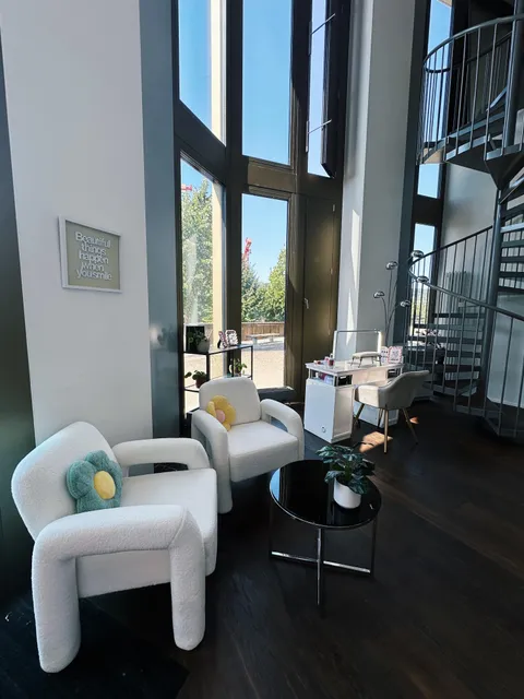 Bild 1 von 4 in der Galerie von "Lashère Beauty"