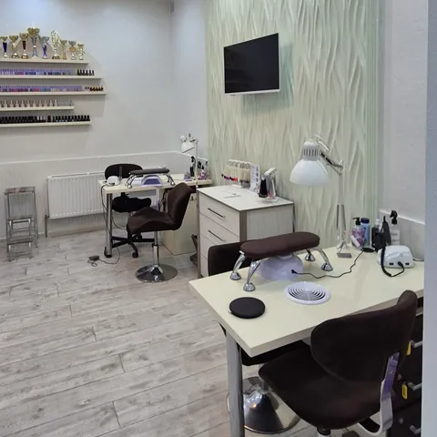 Зображення 2 з 8 у галереї "MOZART Nail Art Centre"