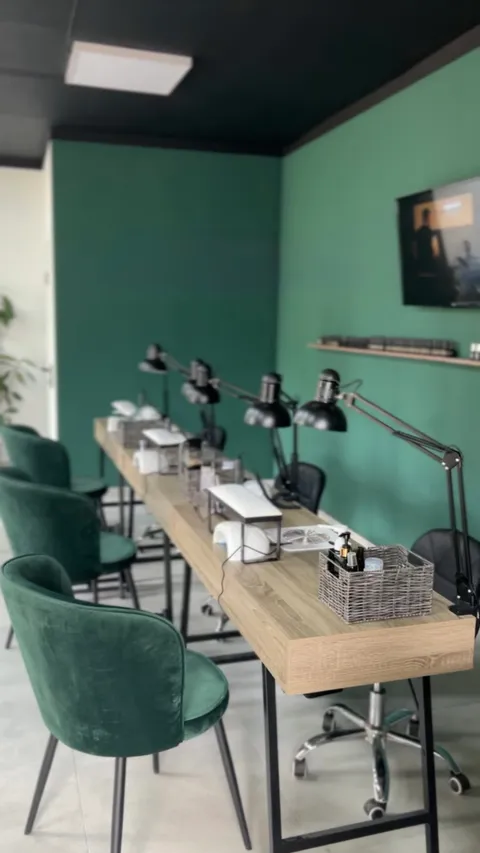 Зображення 6 з 10 у галереї "NUDE nailspace"