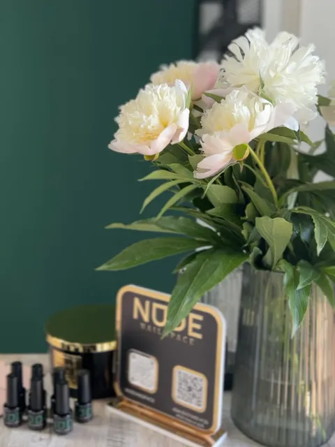 Зображення 2 з 10 у галереї "NUDE nailspace"