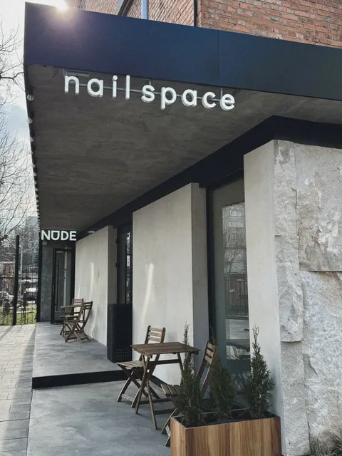 Зображення 4 з 10 у галереї "NUDE nailspace"