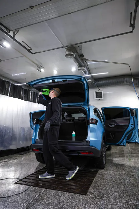 Зображення 3 з 5 у галереї "1333 Car Сenter"