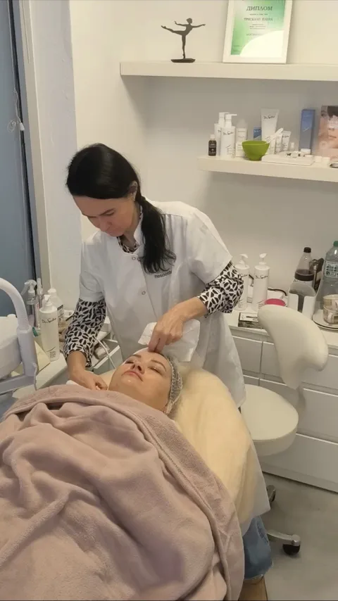 Bild 5 von 9 in der Galerie von "Olena Triskalo Kosmetik"