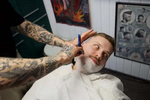 Зображення 1 з 3 у галереї "CUT IT REAL"