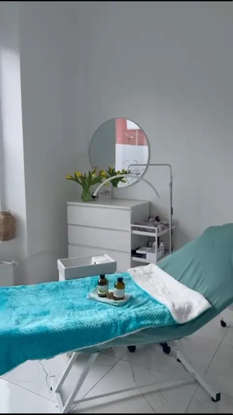 Bild 2 von 6 in der Galerie von "Naturreine Zahnkosmetik"