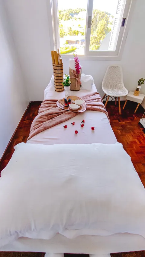 Image 2 of 6 in the gallery of "Blissful Body Relaxation Massage"