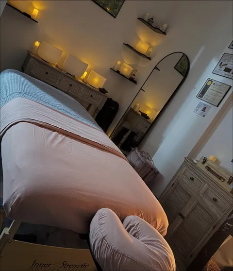 Image 4 of 5 in the gallery of "Ashely Relaxing Spot Massage"