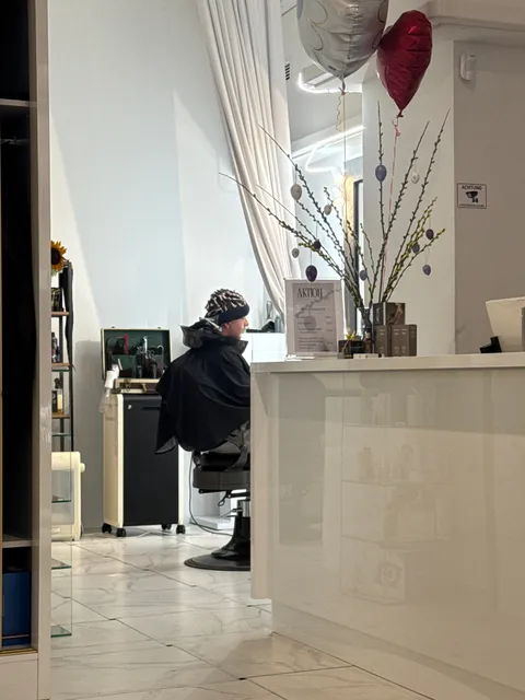 Зображення 2 з 21 у галереї "BARBERDOS"