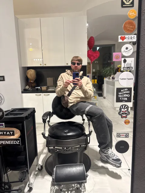 Зображення 3 з 21 у галереї "BARBERDOS"