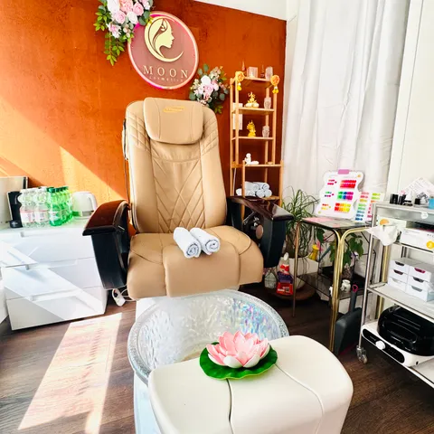 Bild 9 von 13 in der Galerie von "Mooncosmetics"