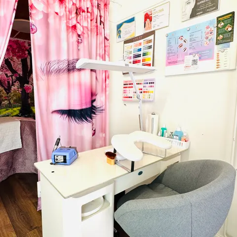 Bild 10 von 13 in der Galerie von "Mooncosmetics"