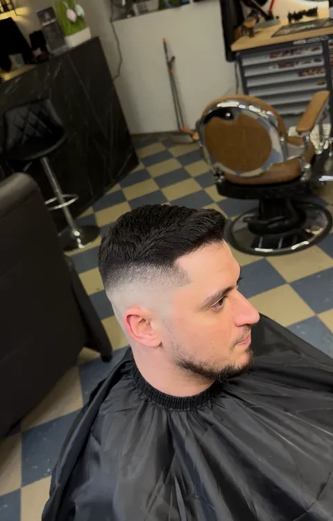 Зображення 6 з 11 у галереї "SNICKERS BARBER"