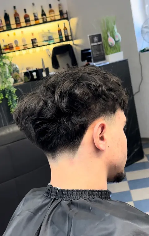 Зображення 4 з 11 у галереї "SNICKERS BARBER"