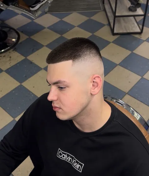 Зображення 2 з 11 у галереї "SNICKERS BARBER"