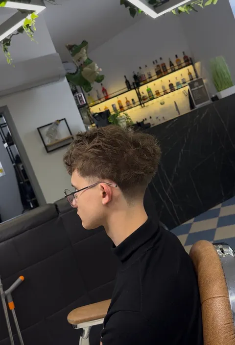 Зображення 7 з 11 у галереї "SNICKERS BARBER"