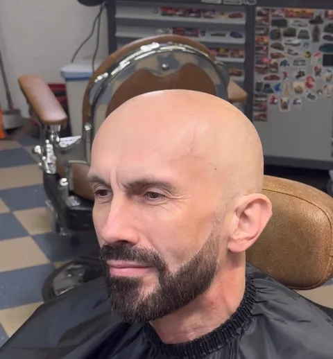 Зображення 3 з 11 у галереї "SNICKERS BARBER"
