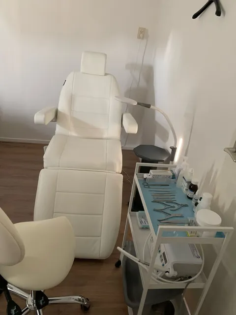 Afbeelding 6 van 6 in de galerij van "Pedicure Treatment & Massage"