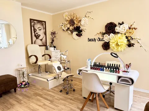 Bild 1 von 16 in der Galerie von "NagelStudio Svitlana"