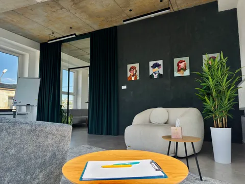 Зображення 1 з 4 у галереї "Mentalhub Studio"