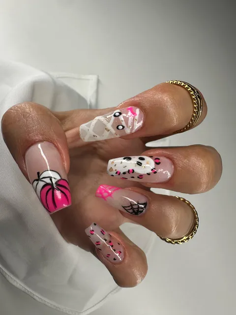Bild 3 von 15 in der Galerie von "Sophies Signature Nails"