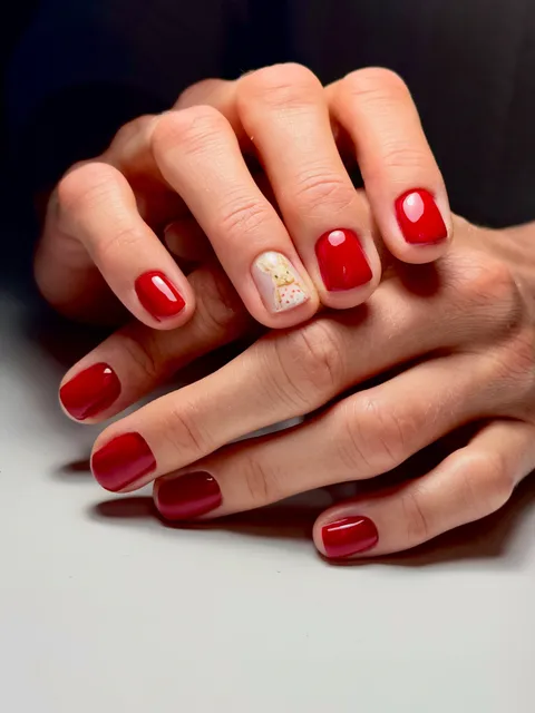 Obrázek 2 z 10 v galerii "ONIX nailcare & store"
