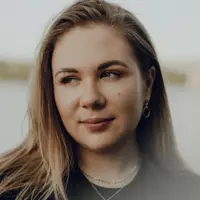 Олена Іванів