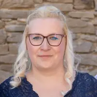 Nicole Hiller