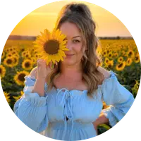 Оля Конюхова