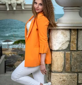 https://storage2.easyweek.io/processed/images/2025-01-06/35e6a8b34c47e8c9c0335b83e1e90d0b90b4b681b449b25b01086fe8401c3f72_1333x2000.jpg