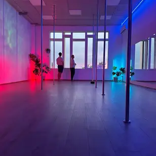 Pole art Space photo 3