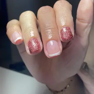 Yasmin nails photo 4