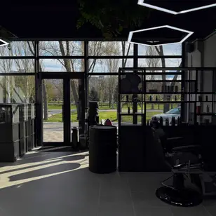 BARBERSHOP YORKI · Yorki barbershop (Бабурка) photo 3