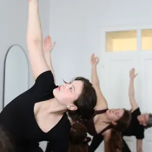 Vikki Yoga photo 5