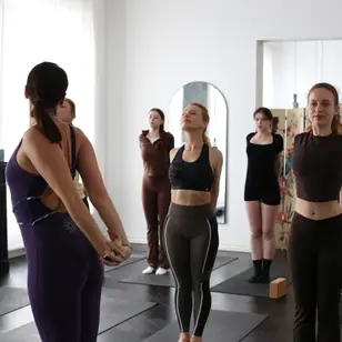 Vikki Yoga photo 4