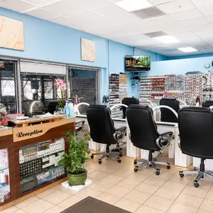 Famous Nails | Nail Salon in Gresham, OR photo 4