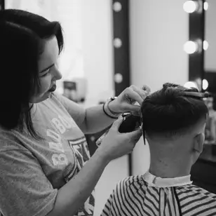 Varda Barber photo 3