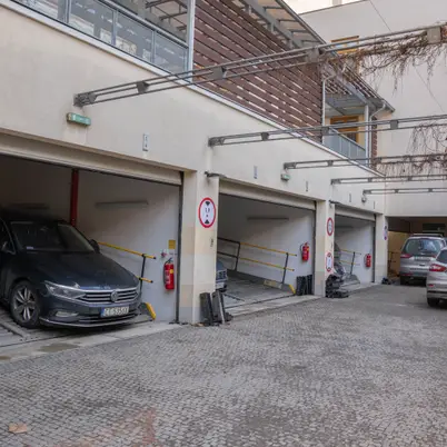 Pytloun Parking Praha 1 - Ve Smečkách 20 photo 3