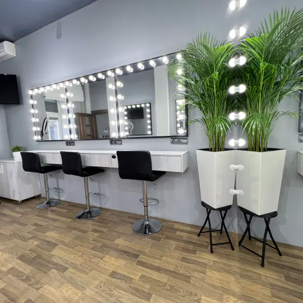 Yakim make-up studio photo 1