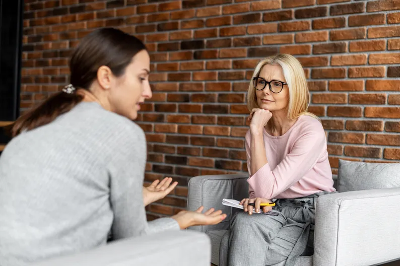 A psychologist with her client