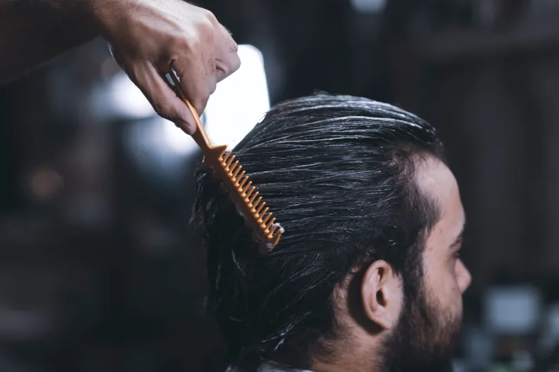 Therapeutische Behandlungen für den Haarwuchs