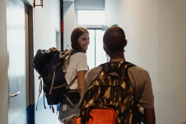 Einen Plan zur Eröffnung eines Hostels in Deutschland schmieden