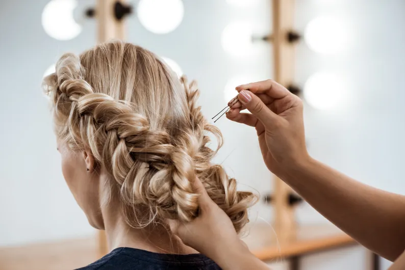 Ein Haarschnitt im Friseursalon